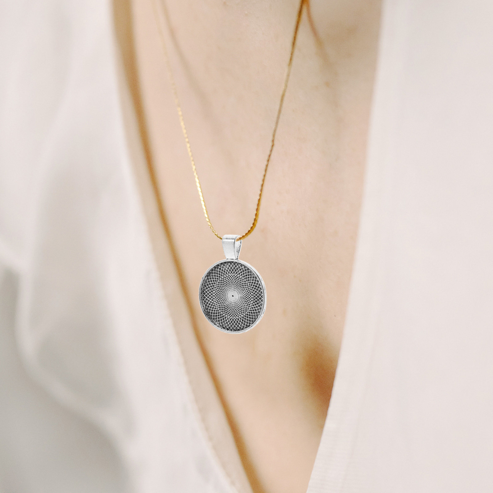 40Pcs Flat Round Bezel Pendant - Making Custom Jewelry 评论和价格
