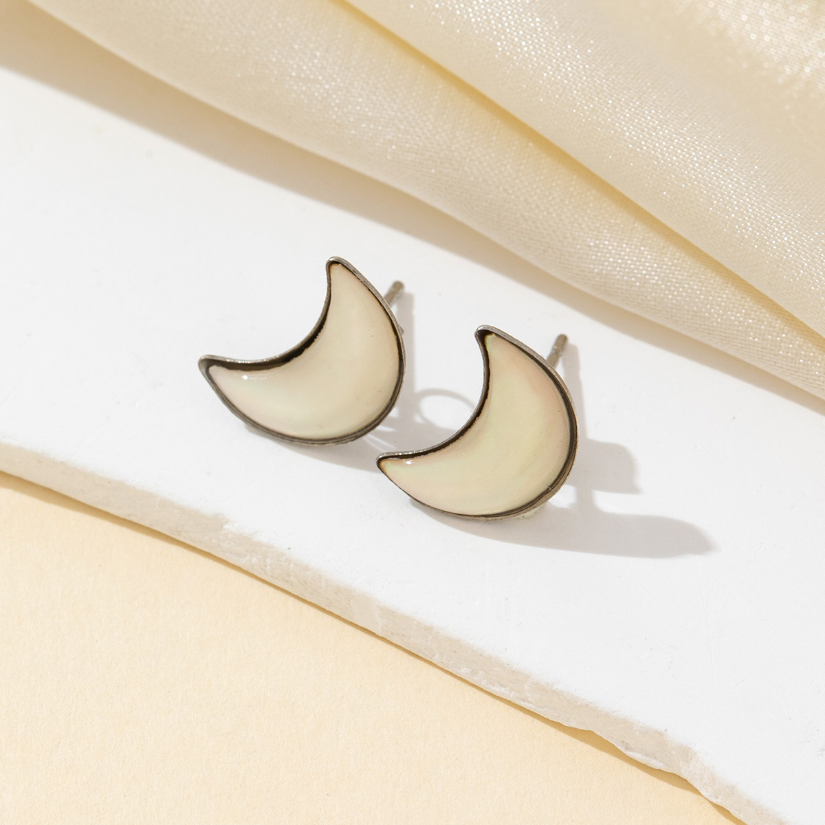 2pcs Natural Shell White Moon  - Jewelry Making Place 评论和价格